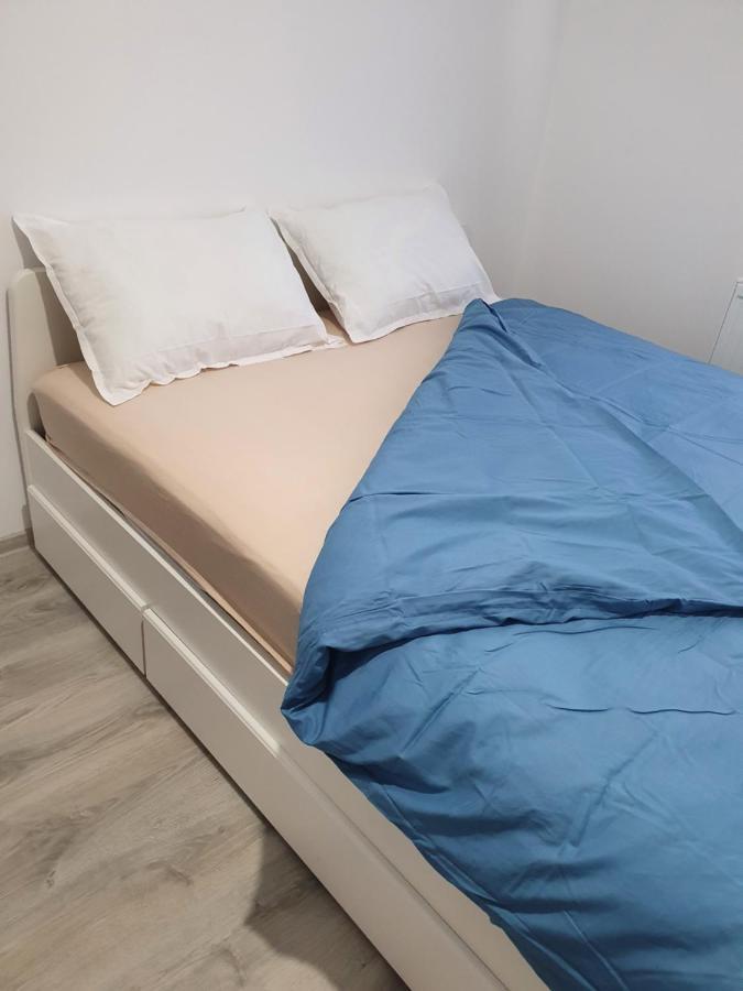 Apartament 3 Cam Grand Arena Bukares Bagian luar foto